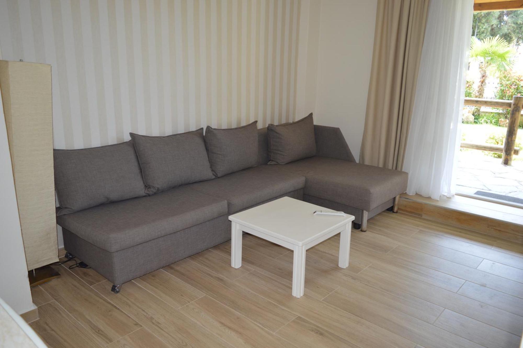 Leonidas Apartments And Suites 莫拉卡里瓦 外观 照片